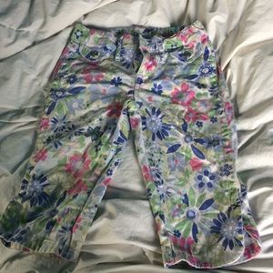 Flowered knee shorts